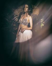 চাঁদের আলোয় স্নান করলেন রিয়া, দেখুন ছবি