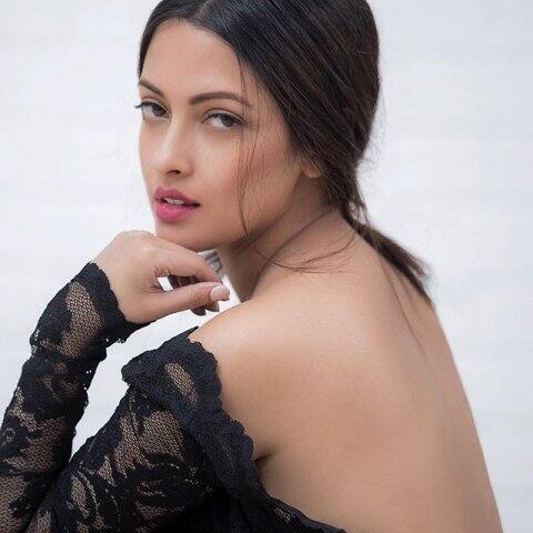 মডেলিংও করেন তিনি।