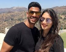 কোন ক্রিকেটারের স্ত্রী বলুনতো এই মহিলা?