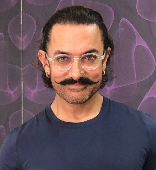 Aamir Khan Invites Salman, SRK, Big B to the ‘Padman’ Challenge 'আমার মতো প্যাড হাতে পোজ দিন তো দেখি', অমিতাভ-শাহরুখ-সলমনকে চ্যালেঞ্জ আমিরের