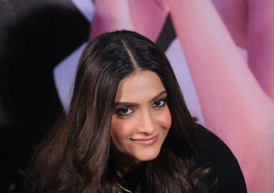 Sonam Kapoor urges audiences to contribute Rs 400 for sanitary pads; know why দর্শকদের স্যানিটারি প্যাডের জন্য ৪০০ টাকা করে দেওয়ার আর্জি সোনম কপূরের, জানুন কেন?