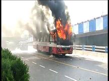 দুর্ঘটনায় মৃত্যু দুই তরুণের, রণক্ষেত্র চিংড়িঘাটা, পরপর বাসে আগুন, তিন ঘন্টা পর শুরু যান চলাচল