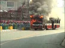 ছবিতে দেখুন-চিংড়িঘাটায় পথ দুর্ঘটনার জের, অশান্তি, পুড়ল বাস