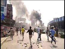 ছবিতে দেখুন-চিংড়িঘাটায় পথ দুর্ঘটনার জের, অশান্তি, পুড়ল বাস