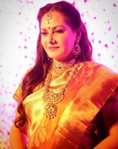 Indian Idol 12 के सेट पर Jaya Prada ने किया ‘मुझे नौलखा मंगा दे’ पर धमाकेदार डांस, देखें Video Jaya Prada performs bang dance on the set of Indian Idol 12 watch video Indian Idol 12 के सेट पर Jaya Prada ने किया ‘मुझे नौलखा मंगा दे’ पर धमाकेदार डांस, देखें Video