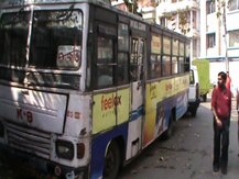 বাসে বালতিতে মুখ ঢোকানো রক্তাক্ত দেহ উদ্ধার কে এইট রুটের চালকের