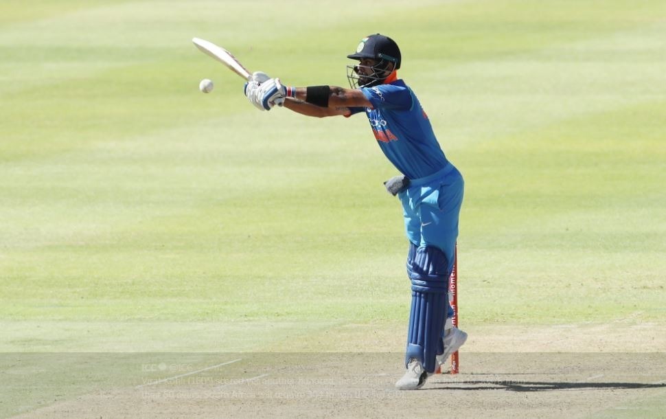 এবি ডিভিলিয়ার্সের পর দক্ষিণ আফ্রিকায় দ্বিতীয় ব্যাটসম্যান হিসেবে দ্বিপাক্ষিক একদিনের সিরিজে সাড়ে তিনশর বেশি রান করার কৃতিত্ব অর্জন করলেন কোহলি। ২০১৩-তে পাকিস্তানের বিরুদ্ধে সিরিজে ৩৬৭ রান করেছিলেন এবি।