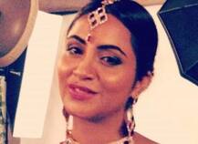 ছবিতে দেখুন: কনের সাজে কেমন সেজে উঠেছেন আরশি খান