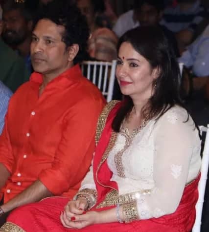 এই বই প্রকাশের অনুষ্ঠানের আয়োজক ছিলেন চিকিৎসকরা। ছবি সৌজন্যে মানব মঙ্গলানি