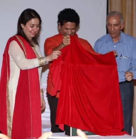 সচিনের স্ত্রী অঞ্জলিও ডাক্তারি পড়েছিলেন। তবে বিয়ের পর থেকে তিনি পরিবারকেই সময় দেন। ছবি সৌজন্যে মানব মঙ্গলানি