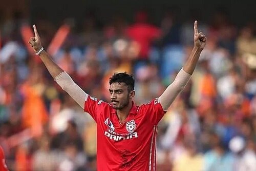 অশ্বিন ছাড়াও অধিনায়ক হওয়ার দৌড়ে আছেন যুবরাজ, অক্ষর পটেল, অ্যারন ফিঞ্চ ও রাহুল