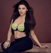 দেখুন শার্লিন চোপড়ার ফটোশ্যুট