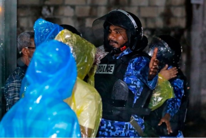 Indian journalist among 2 arrested in Maldives as crackdown continues মালদ্বীপে চলছে ধরপাকড়, গ্রেফতার ১ ভারতীয় সাংবাদিক
