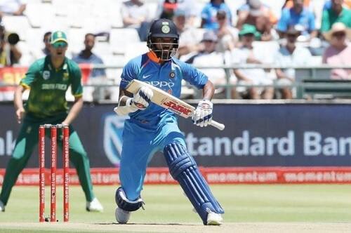 শনিবার ১০টি বাউন্ডারি ও দু’ টি ছক্কার সাহায্যে ১০৯ রান করেন ধবন