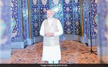 একইদিনে ওমানের সবচেয়ে বড় মসজিদ এবং শিবমন্দিরে গেলেন মোদী