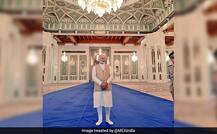 একইদিনে ওমানের সবচেয়ে বড় মসজিদ এবং শিবমন্দিরে গেলেন মোদী