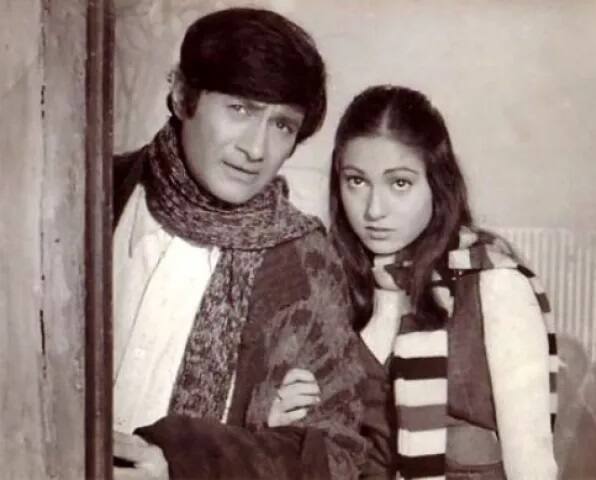 সেসময় দেব আনন্দের ক্যাম্প ছেড়ে বেরিয়ে আসেন টিনা। তারপর আরও দুটি ছবির অফার ছাড়েন, যেটা পরে বক্স অফিসে বড় হিট হয়েছিল। তারমধ্যে রয়েছে রাজেন্দ্র কুমারের লভ স্টোরি, কুমার গৌরবের বিপরীতে এবং অপরটি ‘এক দুজে কে লিয়ে’।