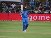 ম্যাচ জেতানো সেঞ্চুরি স্ত্রীকে ভ্যালেন্টাইন্স ডে-র উপহার রোহিতের