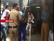 শিশুকে যৌন নিগ্রহ, গ্রেফতার ৫২ বছরের পুলকার চালক, অভিযুক্তকে পুলিশের সামনে কিল, চড়, ঘুষি