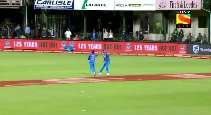 WATCH: Pandya takes a one-handed stunner to dismiss Shamsi দেখুন: এক হাতে ক্যাচ, ফিল্ডিংয়ে দুরন্ত হার্দিক পান্ড্য