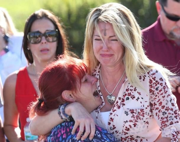 America shooting- at least 17 dead in high school attack in Florida ফের আমেরিকায় স্কুলে গুলি, মৃত অন্তত ১৭