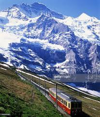 স্কুলে যাবে ১৪ বছরের মেয়ে, রাশিয়ায় তার বাড়ির কাছে স্টেশন বানাল রেল