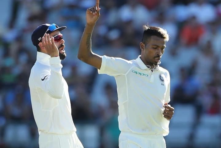 দক্ষিণ আফ্রিকার প্রাক্তন পেসার পোলক নিজেও হার্দিকের প্রশংসা করেছেন। তিনি বলেছেন, কেপটাউনে প্রথম টেস্টে যে মনোভাব ও দৃষ্টিভঙ্গি হার্দিক দেখিয়েছেন, যেভাবে ইনিংস খেলেছেন এবং শিখছেন, তা আমার বেশ ভালো লেগেছে। ভারতীয় পরিবেশে হার্দিক অতিরিক্ত ইতিবাচক হবেন। কারণ, সেখানে তিনি স্পিনারদের খেলার সুযোগ পাবেন। অনেকেরই প্রতিভা থাকে। কিন্তু সেই প্রতিভাকে পরবর্তী পর্যায়ে নিয়ে যাওয়াটাই খুব গুরুত্বপূর্ণ। 