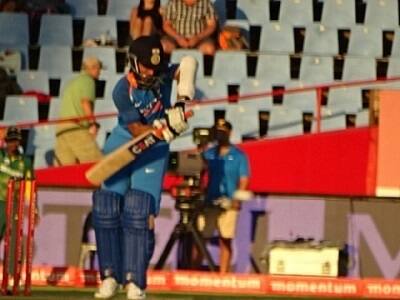 দেখুন এই ম্যাচের আরও ছবি