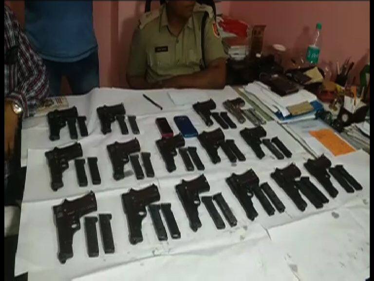 Illegal arms factory in Domjur, 3 arrested প্রশিক্ষিত কর্মী আনা হয়েছিল মুঙ্গের থেকে, ডোমজুড়ে হদিশ মিলল বেআইনি অস্ত্র কারখানার