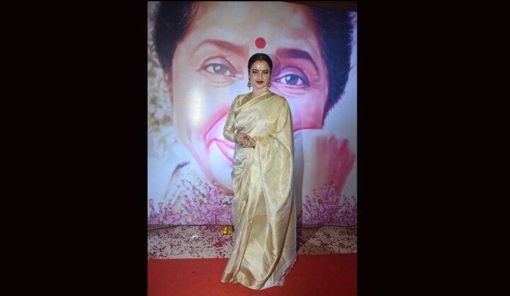 Legendary Bollywood actress Rekha speaks her heart during the Yash Chopra Awards যাকেই ভালোবেসেছি, দুনিয়া তাকেই দূরে সরিয়ে দিয়েছে, রেখার মন্তব্য ঘিরে জল্পনা