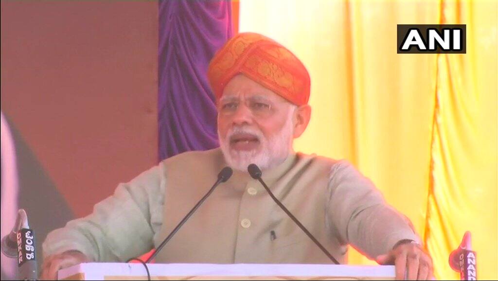 কর্নাটক নির্বাচন: সিদ্দারামাইয়ার গড়ে গিয়ে আক্রমণ মোদীর Narendra Modi takes on Siddaramaiah in his home turf, attacks him on graft কর্নাটক নির্বাচন: সিদ্দারামাইয়ার গড়ে গিয়ে আক্রমণ মোদীর