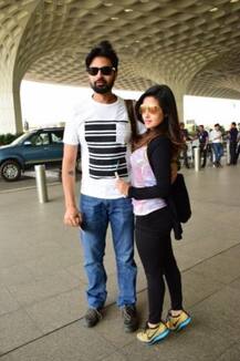 লম্বা স্বামীর পাশে দাঁড়িয়ে ছবি তুলতে পা উঁচু করে পোজ দিলেন এই অভিনেত্রী....