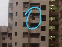 ১০ তলার ফ্ল্যাটের বারান্দা থেকে পড়ে মৃত্যু চার বছরের শিশুকন্যার