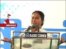 \'ব্যাঙ্কের টাকা লুঠ হচ্ছে, হিসেব দাও, নয় গদি ছাড়ো\', পিএনবি জালিয়াতি নিয়ে কেন্দ্রকে নিশানা মমতার