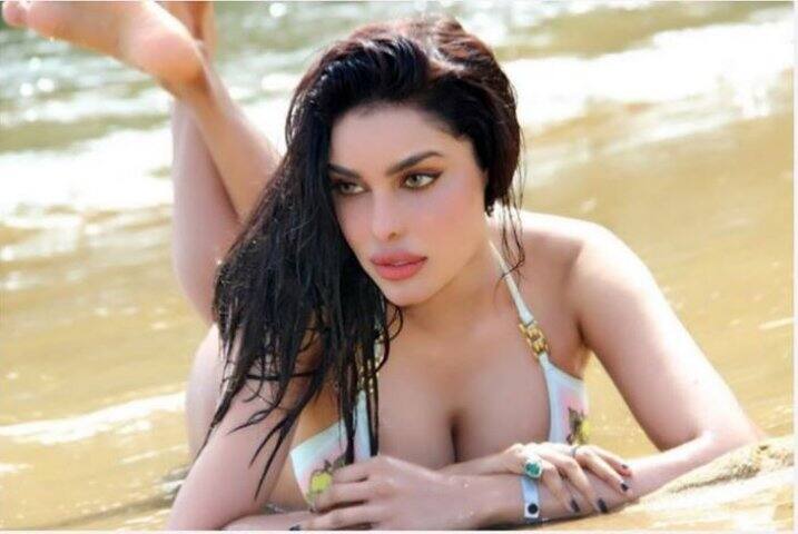 আপনারা কী বলেন? কার্দাশানের চেয়ে খুব বেশি পিছিয়ে কি ইনি? 