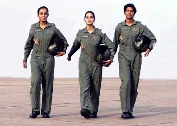  দেখুন ইতিহাস সৃষ্টিকারী এই ভারতীয় মহিলা ফ্লাইং অফিসারের আরও কিছু ছবি