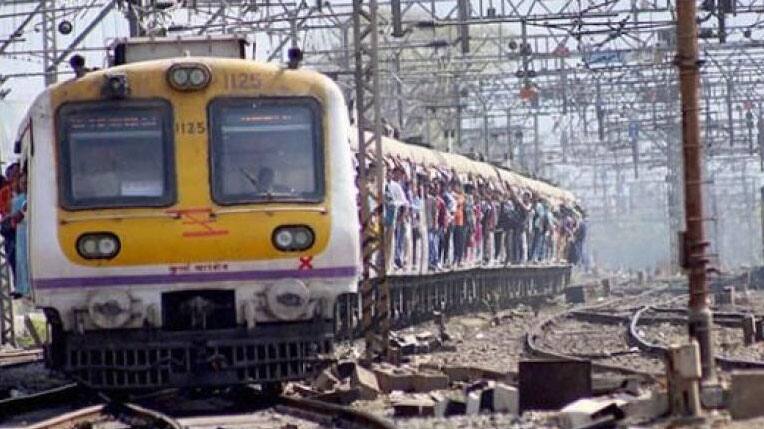 Man held for ‘forcibly kissing’ woman commuter নভি মু্ম্বইয়ে তুর্ভে স্টেশনে এক মহিলা যাত্রীকে জোর করে চুমু খেতে গিয়ে গ্রেফতার ব্যক্তি