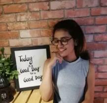  ‘জাতীয় ক্রাশ’ প্রিয়া প্রকাশ কাকে ভালবাসেন জানেন? দেখুন