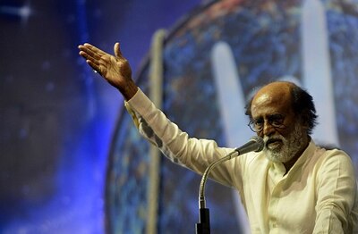 Keep quite and make noise at right time: Rajini tells fans উপযুক্ত সময়ে আওয়াজ তোলার জন্য তৈরি থাকুন, অনুরাগীদের বার্তা রজনীকান্তর
