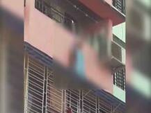 বারান্দার বাইরে ঝুলছে সত্তরোর্ধ্ব বৃদ্ধার ঝুলন্ত দেহ, পা ছিল মাটিতেই, নাগেরবাজারে চাঞ্চল্য