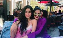 সৎ ভাই অর্জুনের মতোই প্রথম সিনেমা মুক্তির আগে মাকে হারালেন শ্রীদেবী কন্যা জাহ্নবি