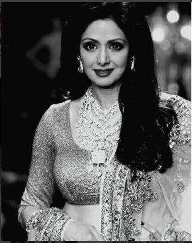 Here’s why Sridevi’s sister Srilatha has been silent about her death শ্রীদেবীর মৃত্যুর পর মুখ খোলার হুঁশিয়ারি দিয়েও, এখনও কেন নীরব অভিনেত্রীর বোন?