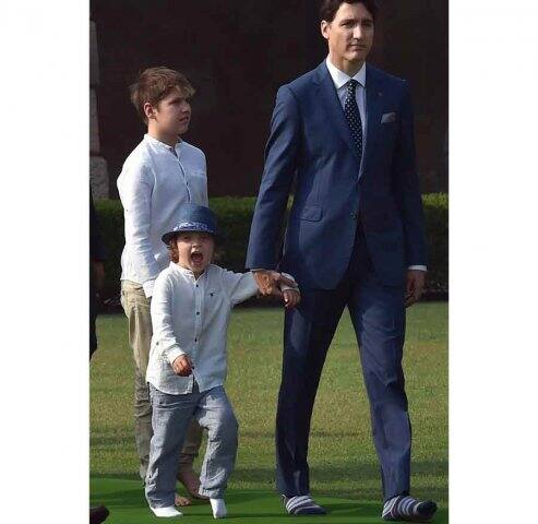 দেখুন হাদ্রিয়েঁর আরও কিছু ছবি।