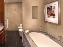 হৃদরোগে নয়, হোটেলের বাথটবে ডুবেই শ্রীদেবীর মৃত্যু, বলছে ময়নাতদন্ত রিপোর্ট, শরীরে ছিল অ্যালকোহল, দাবি সংবাদসংস্থার