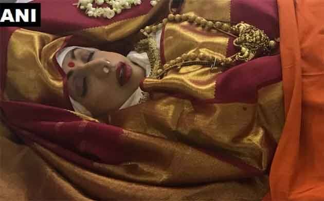 Sridevi’s ashes to be immersed in Rameswaram tomorrow বিমানে নিয়ে যাওয়া হবে, কাল রামেশ্বরমে সমুদ্রে ভাসিয়ে দেওয়া হবে শ্রীদেবীর চিতাভস্ম