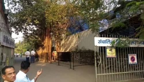 জাতীয় পতাকায় মুড়ে দেওয়া হয়েছে শ্রীদেবীর দেহ
