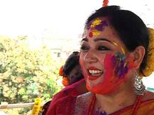 দোলের রঙে রঙিন বাংলা, দেখুন তারই কিছু ঝলক