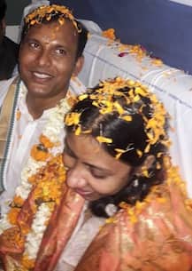 ট্রেনে বিয়ে করলেন যুগল, পৌরহিত্য শ্রী শ্রী রবিশঙ্করের