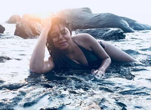 গোয়ায় স্বামী রোহিত বিশ্বাসের সঙ্গে ছুটি কাটাচ্ছেন কবিতা। তিনি সোশ্যাল মিডিয়ায় বোল্ড ছবি পোস্ট করেছেন। ছবি সৌজন্যে ইনস্টাগ্রাম
