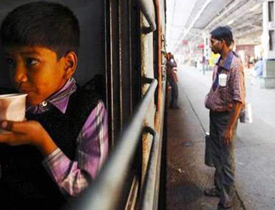 রেলমন্ত্রক জানিয়েছে, সরকারি লেনদেনের যে সুবিধা, তা জনতার কাছে পৌঁছনো উচিত।